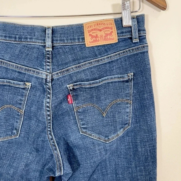 Levi’s Bermuda Shorts - Picture 8 of 9